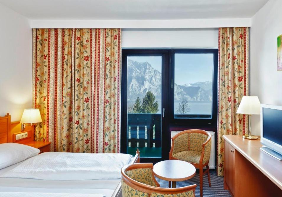 Alpenhotel Altmuenster Exterior photo